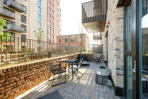7 courtyard